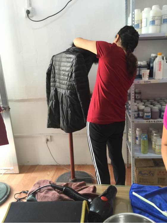羽絨服臟了怎么辦？不用急著洗 抹點這些就行