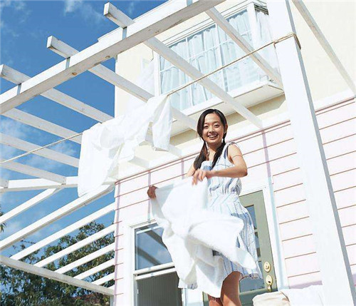 女性創(chuàng)業(yè)開干洗店一年賺多少錢
